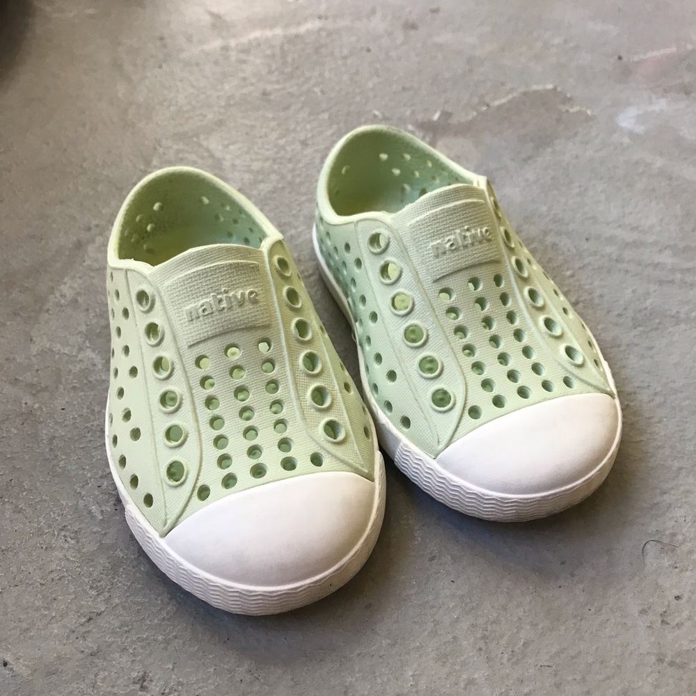 Natives, color: mint green, size 4. Gently used.